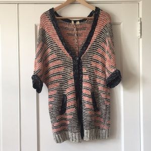 Short sleeved sweater